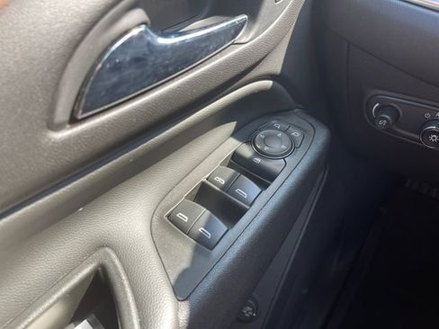 Used 2021 Chevrolet Equinox LT FWD image 24