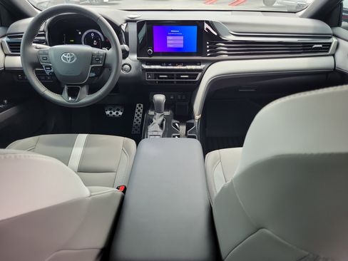 Used 2026 Toyota Camry SE FWD image 15