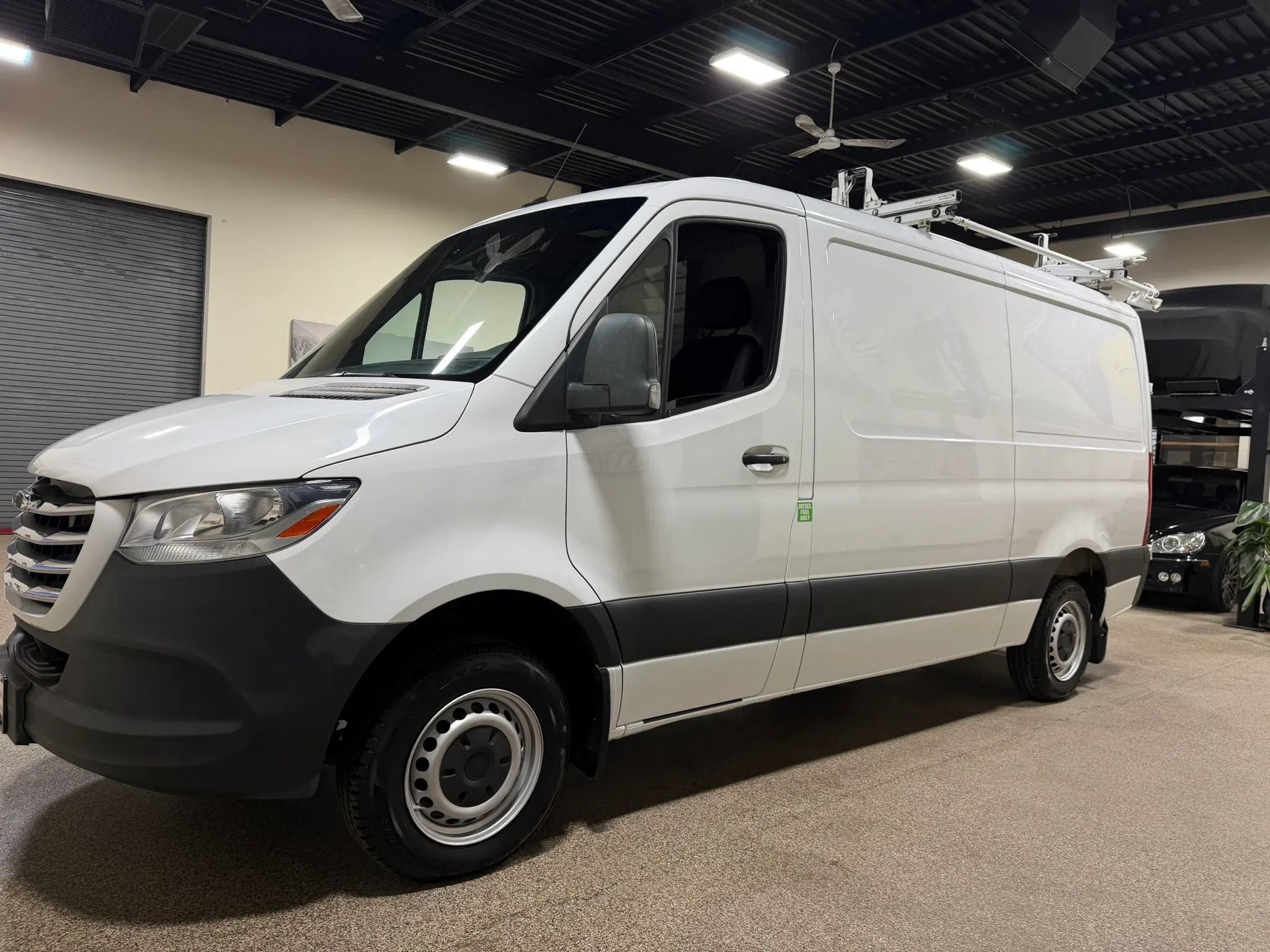 Used 2019 Freightliner Sprinter 144 RWD image 10