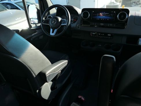 Used 2023 Mercedes-Benz Sprinter 2500 image 27