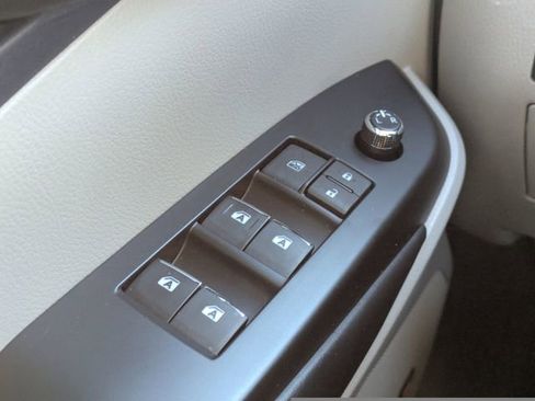 Used 2019 Toyota Highlander Limited image 27