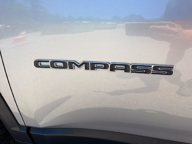 Used 2018 Jeep Compass Limited w/ Navigation Group AWD/4WD image 9