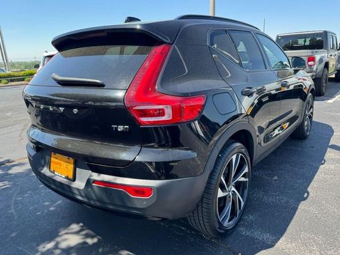 Used 2022 Volvo XC40 T5 R-Design w/ Advanced Package AWD/4WD image 3