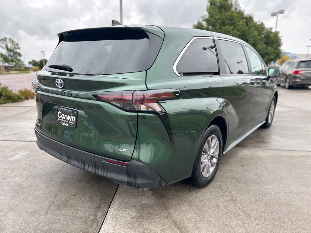 Used 2025 Toyota Sienna LE AWD/4WD image 8