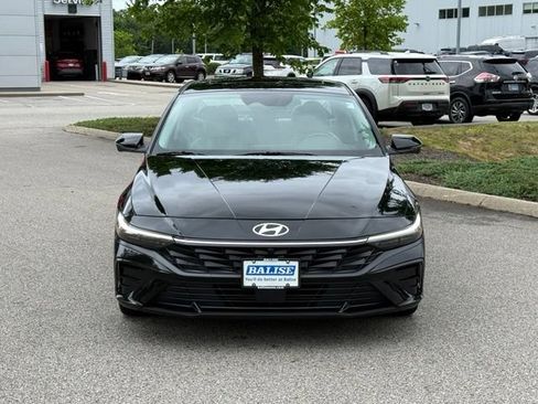 Used 2024 Hyundai Elantra Limited FWD image 2