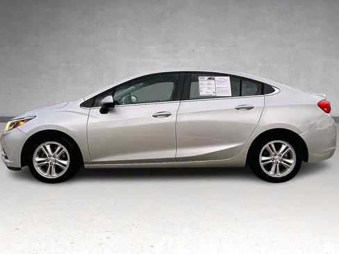 Used 2017 Chevrolet Cruze LT image 3