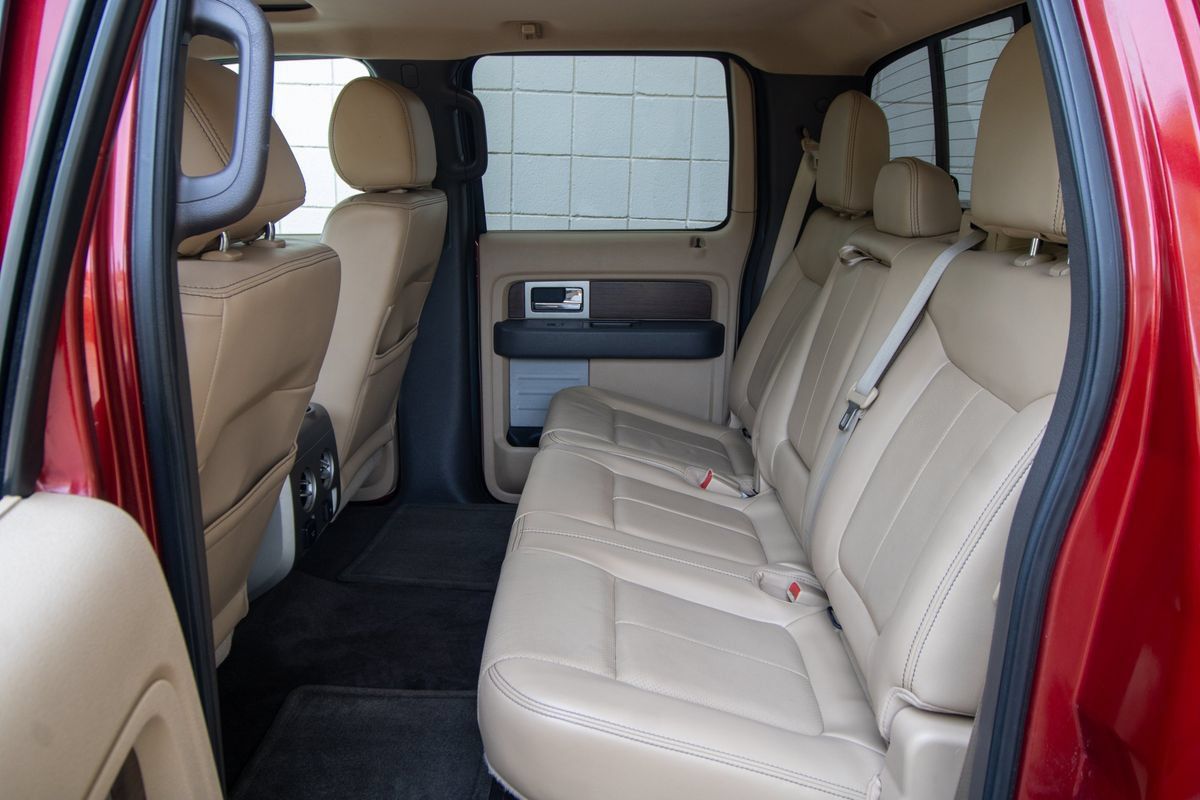 Used 2014 Ford F150 Lariat w/ Equipment Group 502A Luxury AWD/4WD image 17