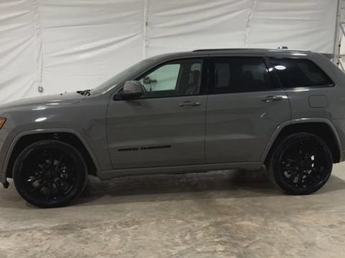 Used 2020 Jeep Grand Cherokee Altitude AWD/4WD image 9