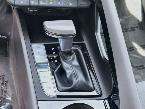 Certified 2025 Hyundai Elantra SEL FWD image 16