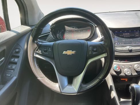 Used 2022 Chevrolet Trax LT w/ Driver Confidence Package AWD/4WD image 12
