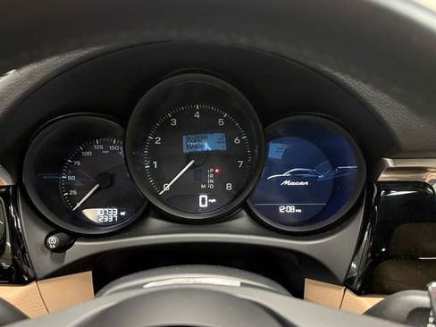 Certified 2023 Porsche Macan AWD/4WD image 17