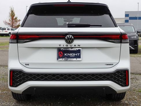 New 2026 Volkswagen Tiguan SE R-Line image 9
