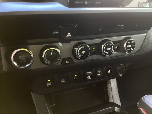 Used 2018 Toyota Tacoma TRD Sport w/ Technology Package image 18