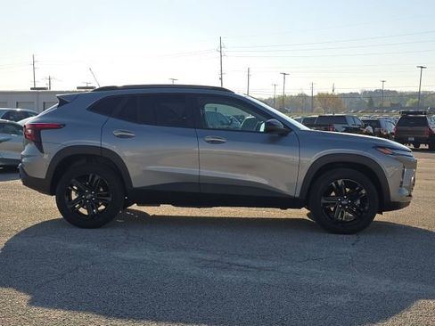 Used 2025 Chevrolet Trax ACTIV w/ Driver Confidence Package image 6