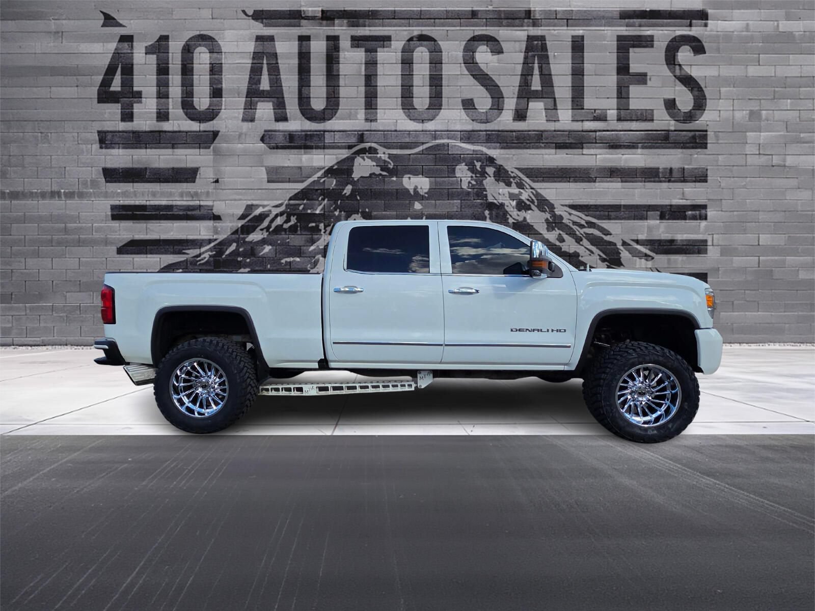 Used 2016 GMC Sierra 2500 Denali AWD/4WD image 2