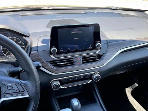 Used 2025 Nissan Altima 2.5 SV image 6