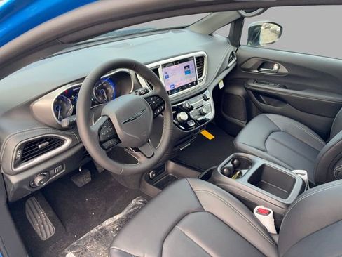 New 2026 Chrysler Pacifica Select w/ S Appearance Package image 10