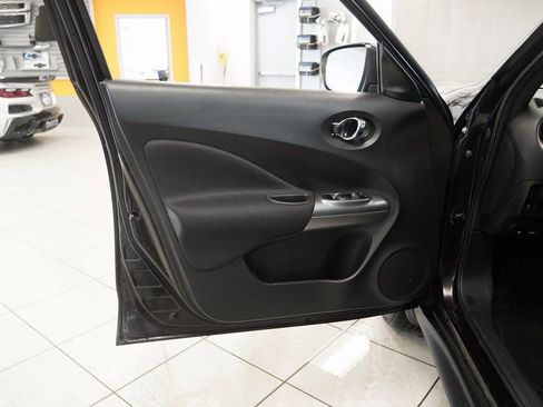 Used 2016 Nissan Juke SV w/ Cold Weather Package image 6