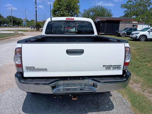 Used 2015 Toyota Tacoma PreRunner w/ SR5 Package RWD image 4