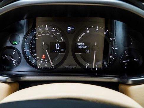 Used 2017 Aston Martin Vanquish Coupe image 46