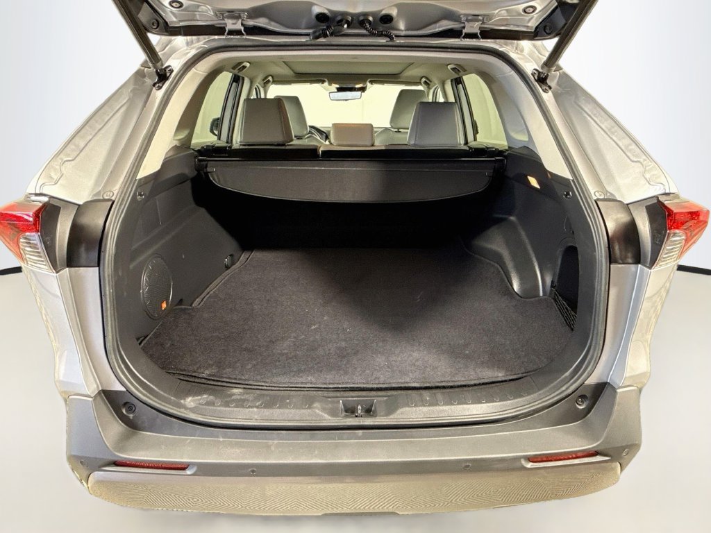 Used 2021 Toyota RAV4 Limited AWD/4WD image 28