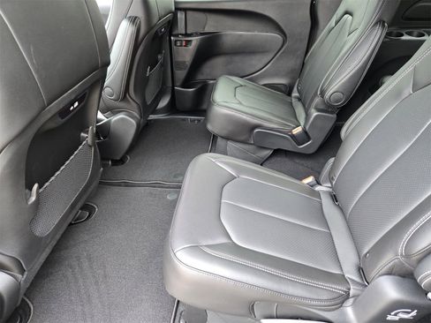New 2026 Chrysler Pacifica Select image 28