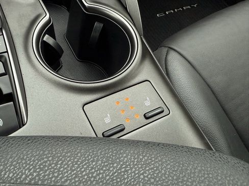 Used 2022 Toyota Camry XSE image 6