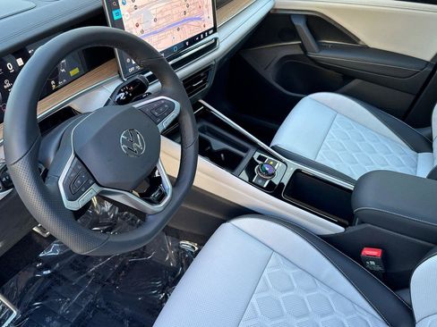 New 2026 Volkswagen Tiguan SEL R-Line image 9