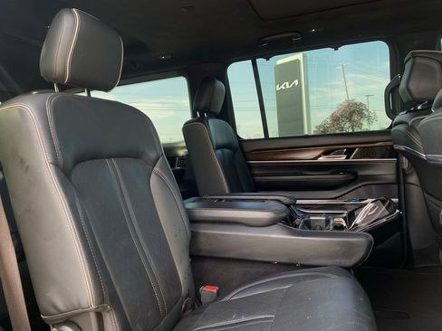 Used 2022 Jeep Grand Wagoneer Series II AWD/4WD image 24