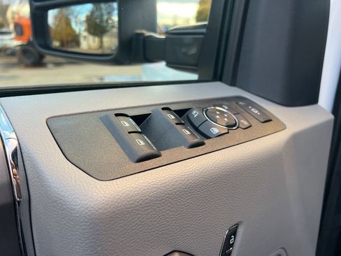 Used 2022 Ford F350 XLT w/ XLT Premium Package image 11