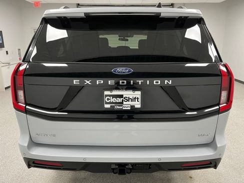 Used 2025 Ford Expedition Max Active AWD/4WD image 9