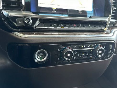 Used 2022 Chevrolet Silverado 1500 LT AWD/4WD image 18