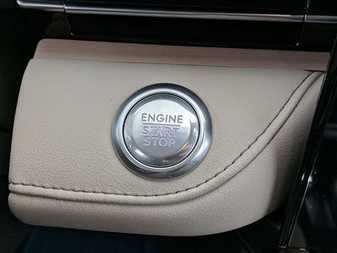 Used 2025 Lincoln Nautilus Reserve w/ Jet Appearance Package image 33