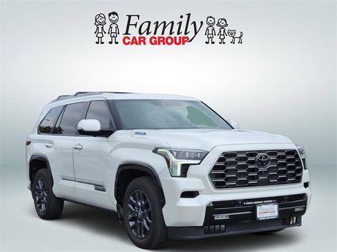 Used 2025 Toyota Sequoia Platinum image 2