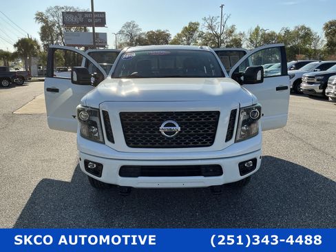 Used 2018 Nissan Titan SL w/ Midnight Edition image 30