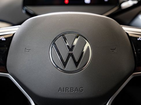 Used 2023 Volkswagen ID.4 Pro S image 25