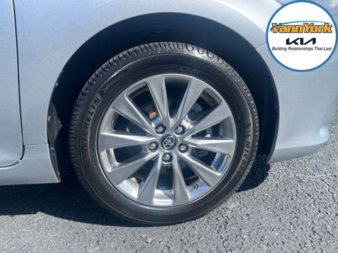 Used 2017 Toyota Camry XLE w/ Moonroof Package image 9