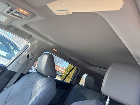 Used 2020 Toyota Highlander Platinum image 2