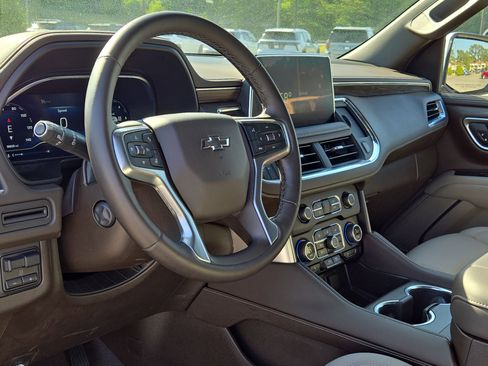 Used 2024 Chevrolet Tahoe Z71 w/ Luxury Package AWD/4WD image 17