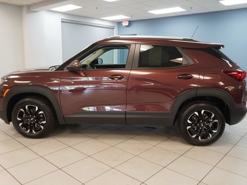 Used 2023 Chevrolet TrailBlazer LT w/ Convenience Package AWD/4WD image 2