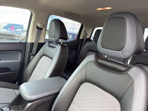 Used 2019 Chevrolet Colorado Z71 AWD/4WD image 27