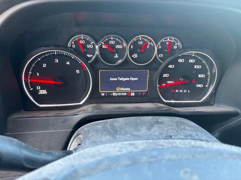 Used 2022 Chevrolet Silverado 2500 Custom w/ Custom Value Package AWD/4WD image 11