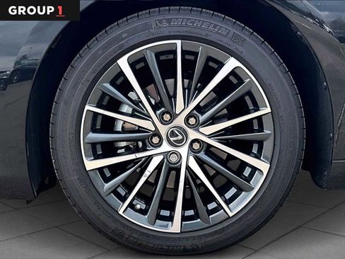 Used 2025 Lexus ES 350 w/ Premium Package image 8