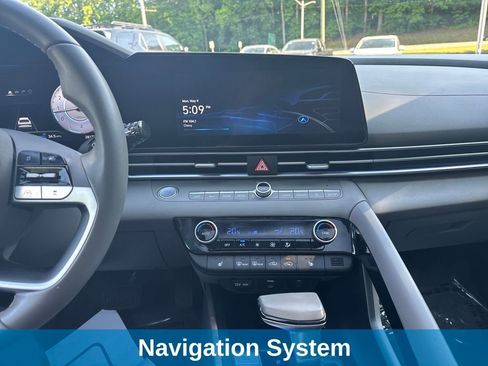 Used 2025 Hyundai Elantra SEL FWD image 9
