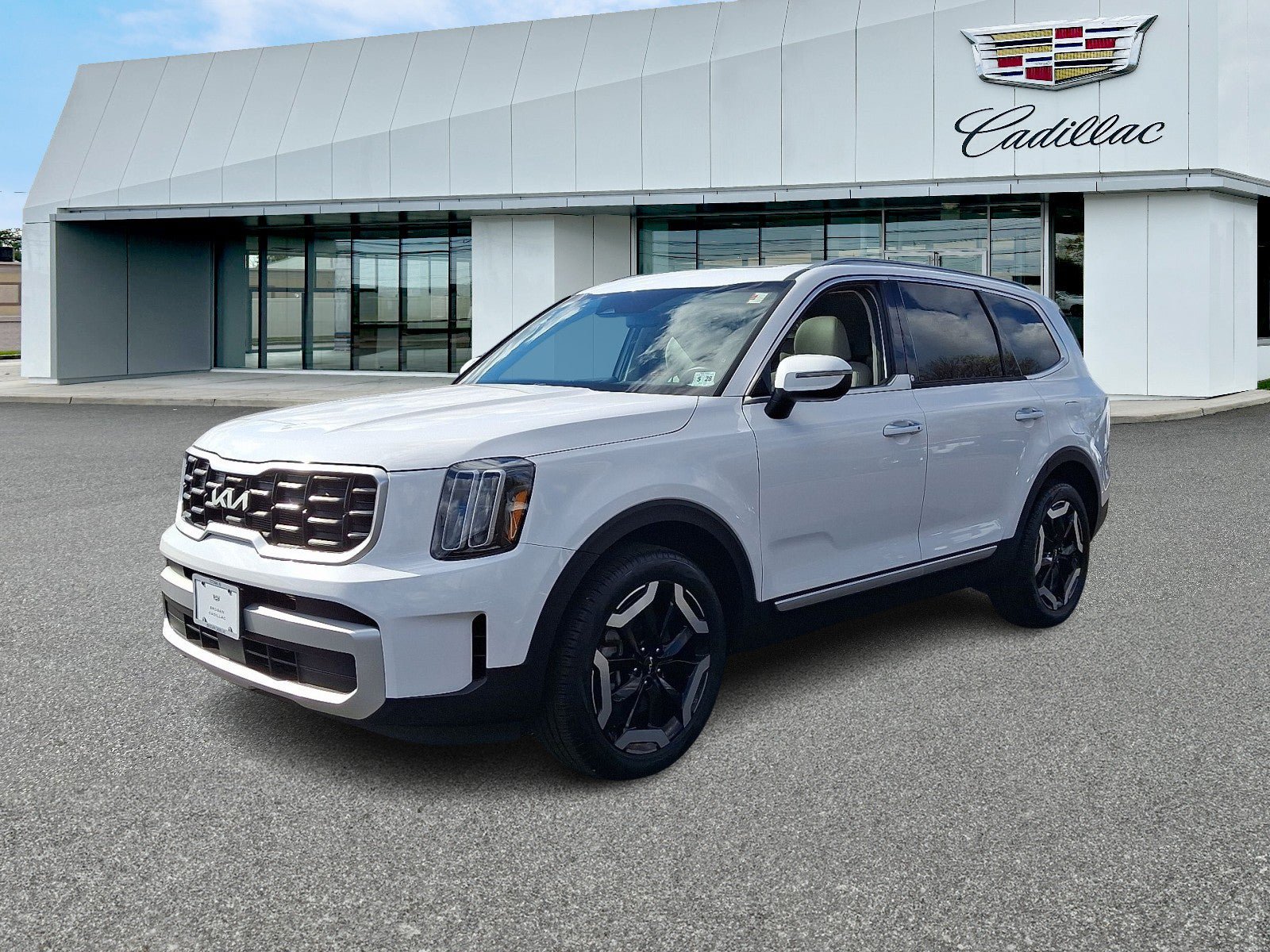 Used 2023 Kia Telluride S w/ S Sunroof Package AWD/4WD image 3