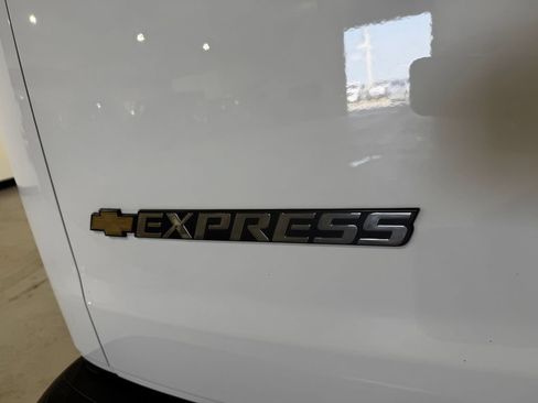 Used 2025 Chevrolet Express 3500 LT w/ LT Preferred Equipment Group RWD image 23