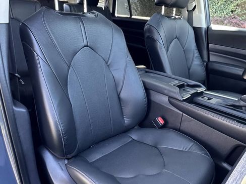 Used 2025 Toyota Grand Highlander AWD Hybrid image 25