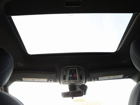 New 2025 Jeep Grand Cherokee L Laredo image 19