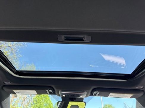 Used 2025 Toyota Camry SE w/ Convenience Package FWD image 22