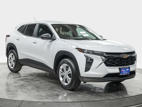 Used 2025 Chevrolet Trax LS FWD image 10